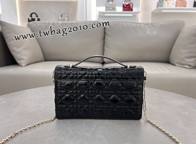 Dior专柜2024新款迪奥高仿原单黑色漆皮革藤格纹Miss肩背斜挎手提包 djfk1324